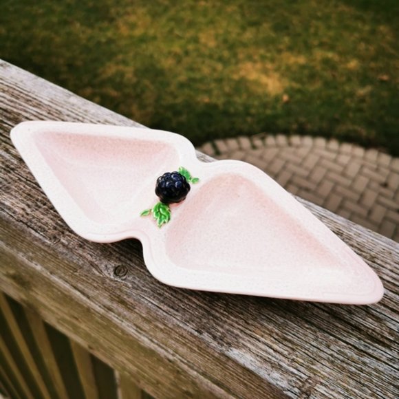 Vintage SylvaC Pottery Pink Triangular Dish with Blackberry Finial - Picture 10 of 16